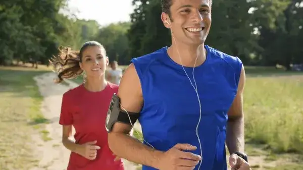 Gdzie trzymać telefon podczas biegania, aby uniknąć problemów?