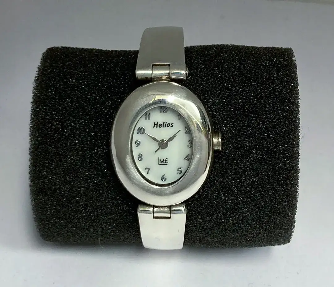 Srebrne zegarki damskie z próby 925 – elegancja i jakość na każdą okazję