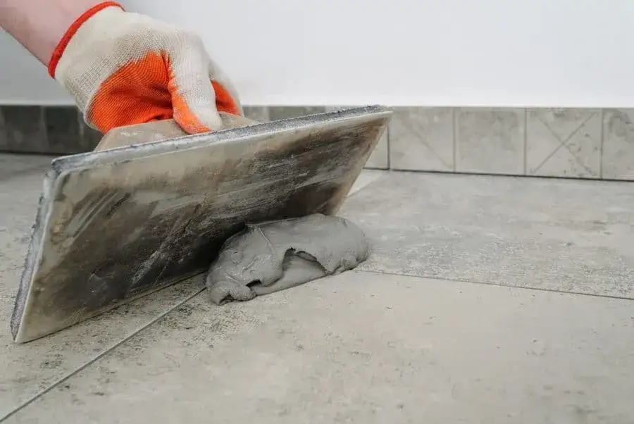 Profesjonalne fugowanie tarasu krok po kroku. Uniknij kosztownych błędów!