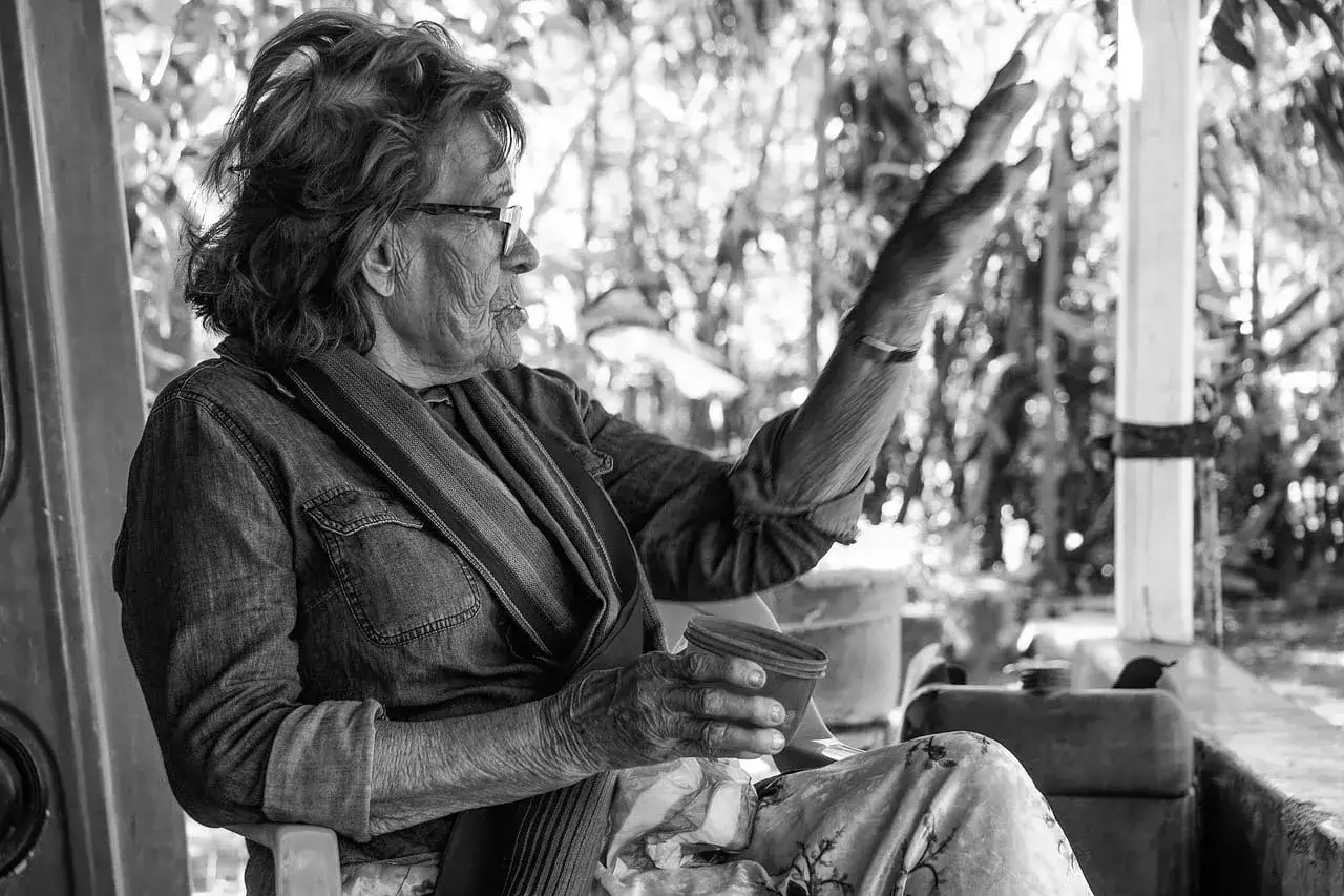 Opieka nad seniorem: Formalności, koszty i wsparcie krok po kroku