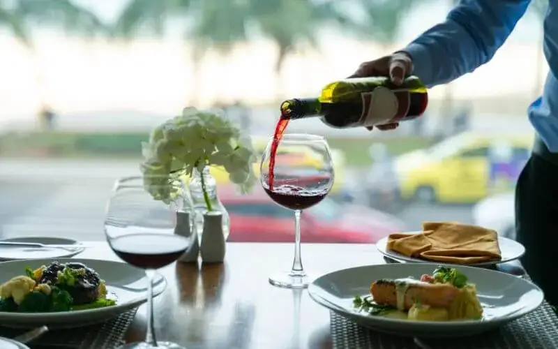 Gdzie zjeść w Chojnicach? Najlepsze restauracje na każdą okazję