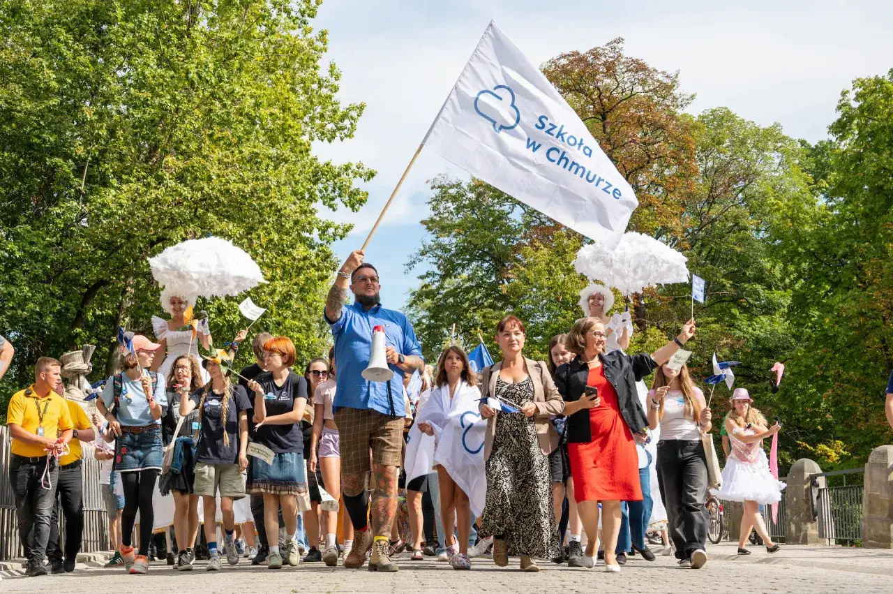 Szkoła w Chmurze: Koniec darmowej nauki? Cennik 2025/2026 i zmiany