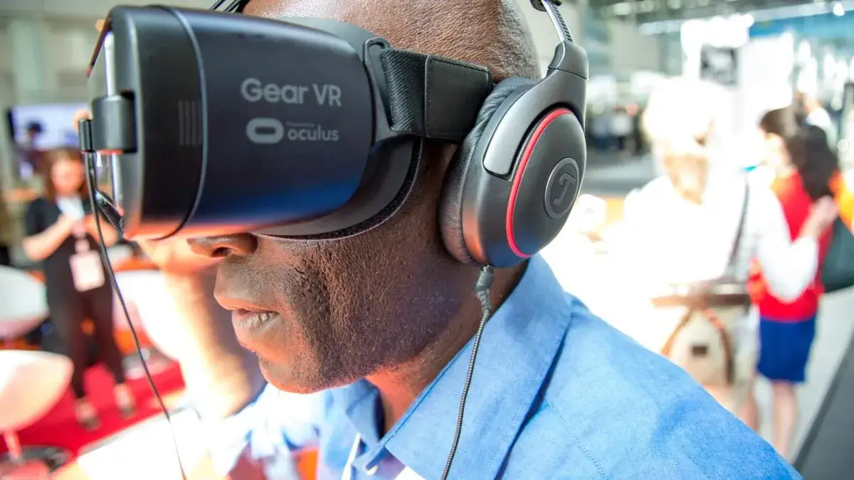 Czy VR psuje wzrok? Okulista radzi, jak bezpiecznie używać gogli.