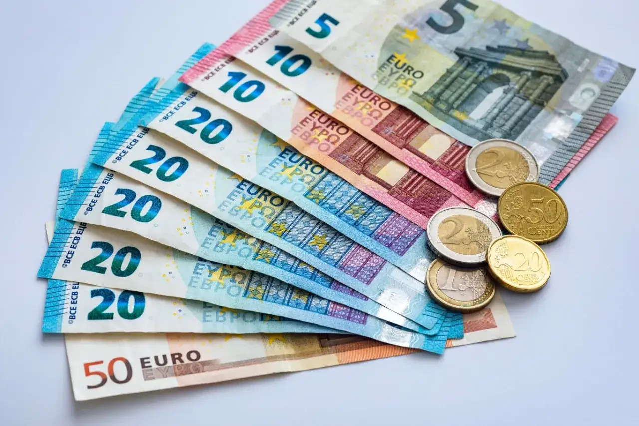 Euro w Bułgarii 2026: Jak płacić i nie przepłacić na wakacjach?