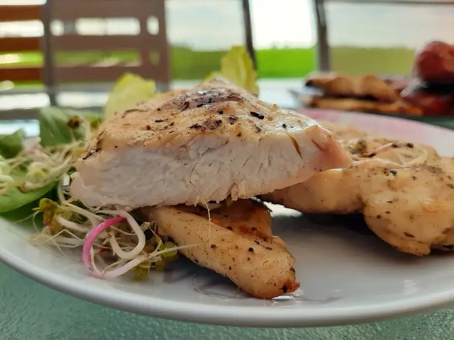 Idealna marynata do fileta na grilla, która sprawi, że kurczak będzie soczysty