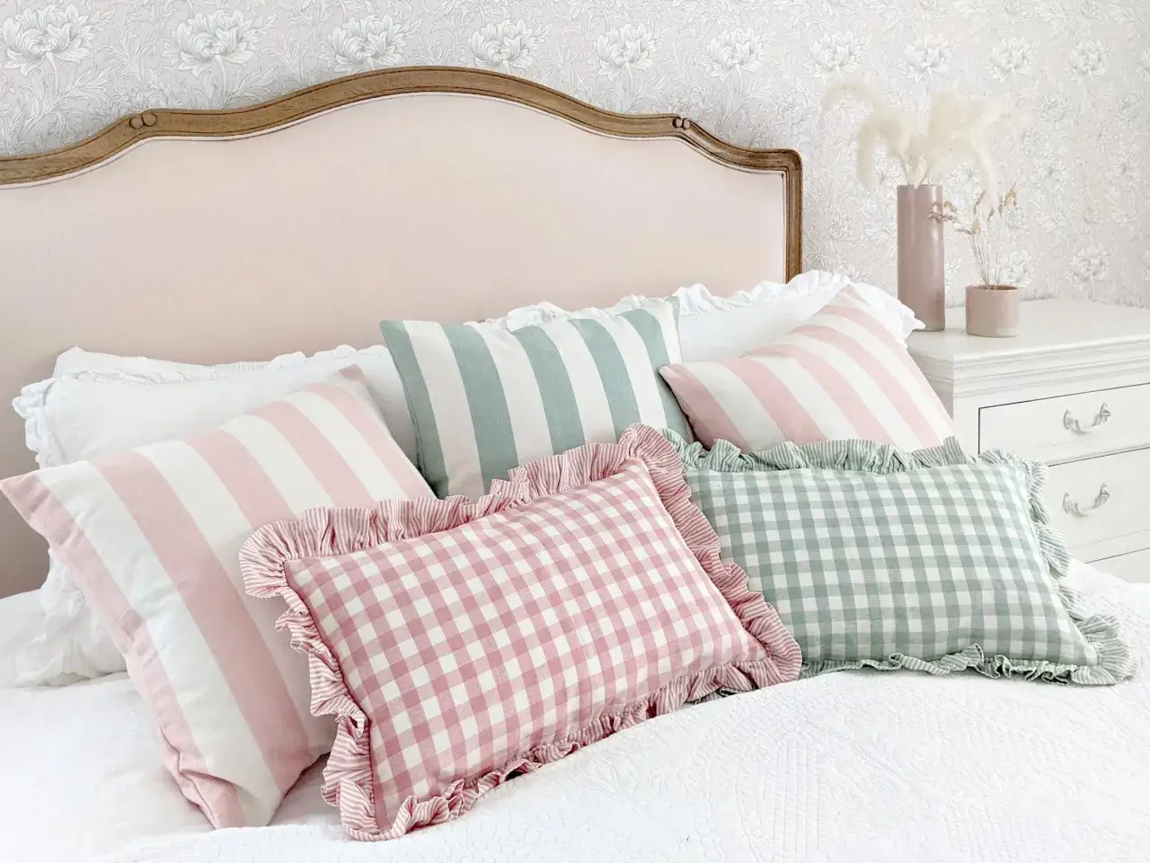 Czyszczenie poduszki z pianki: Jak prać, suszyć i nie zniszczyć?