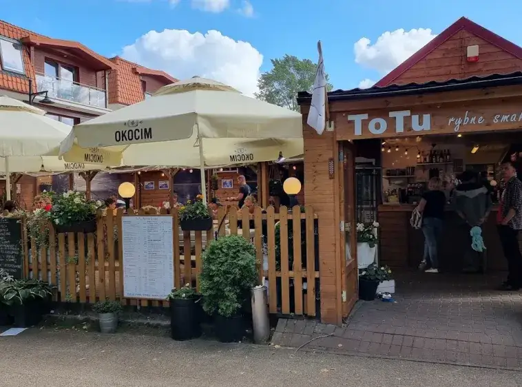 Jastrzębia Góra: Gdzie zjeść? Ryby, widoki i smaki na każdą kieszeń