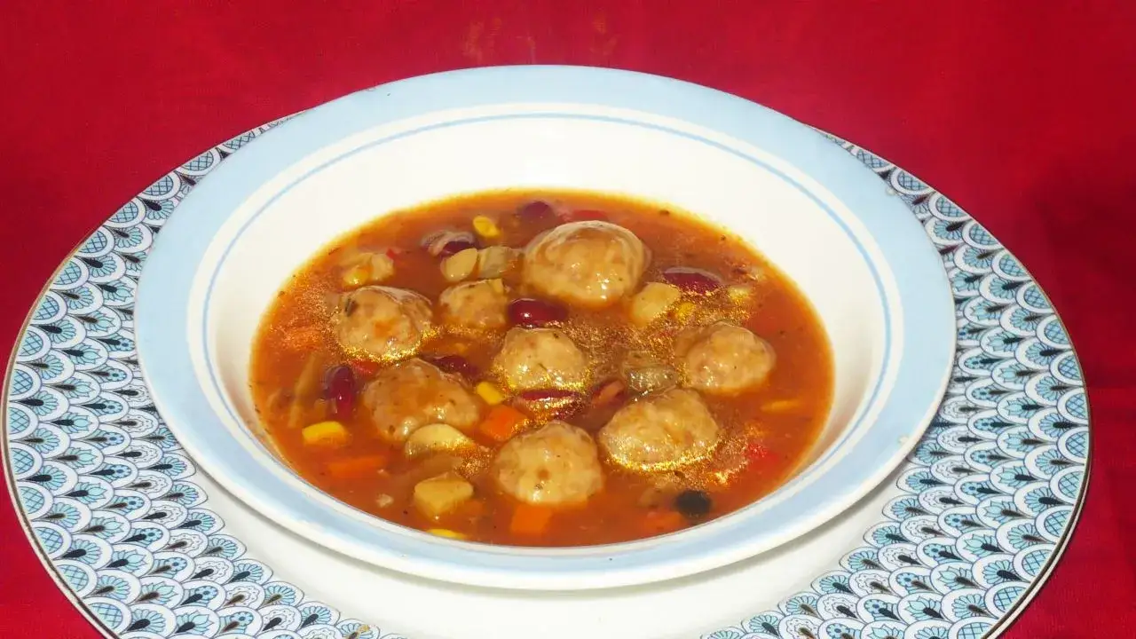 Zupa z pulpetami: 7 przepisów i sekret, by nigdy się nie rozpadały