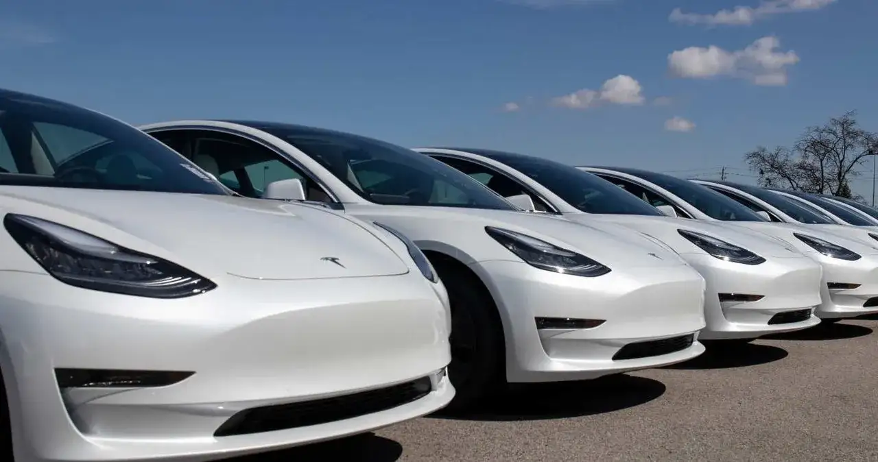 Czy żona może jeździć samochodem służbowym? Zasady i ubezpieczenie w firmie