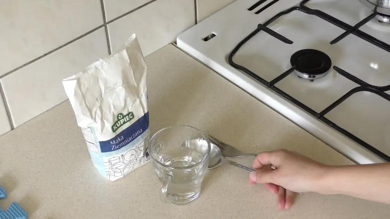 Krochmal do ozdób: przepis na sztywne DIY bez grudek!