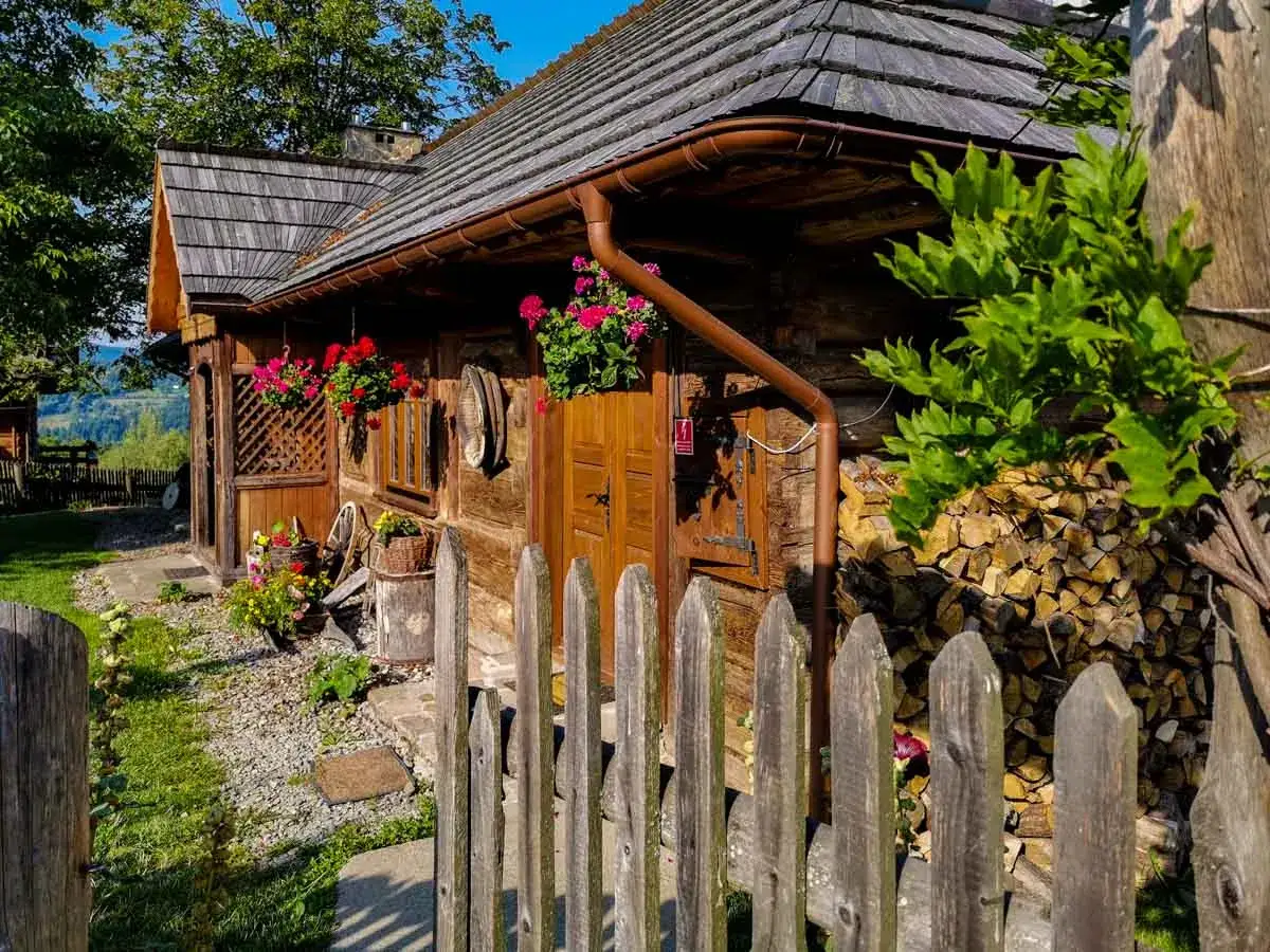 Gdzie najlepiej rezerwować noclegi, aby uniknąć wysokich cen?