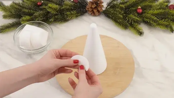 Kreatywne pomysły na choinkę DIY, które zaoszczędzą Twój czas i pieniądze