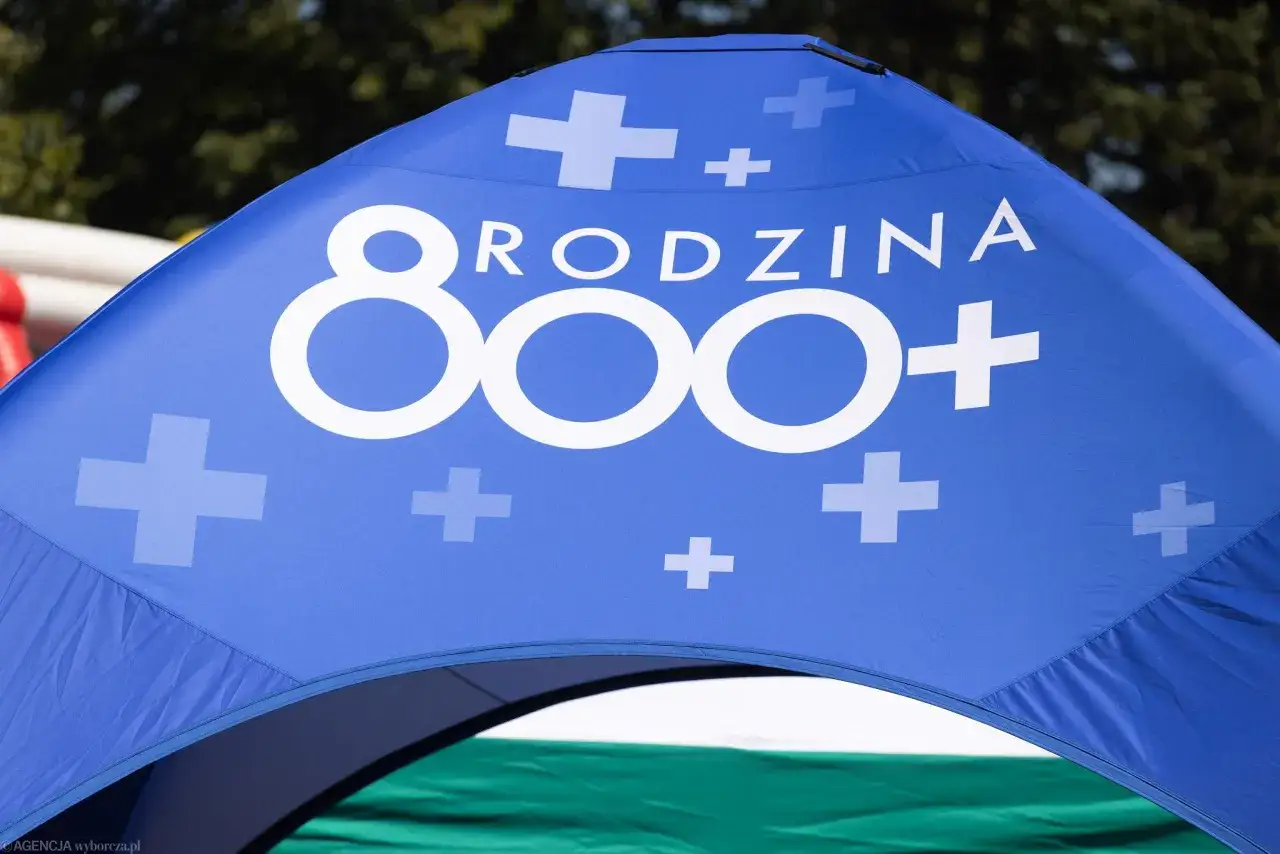 800 plus: Bez zmian dla Ciebie? Zasady, wnioski, przyszłość programu