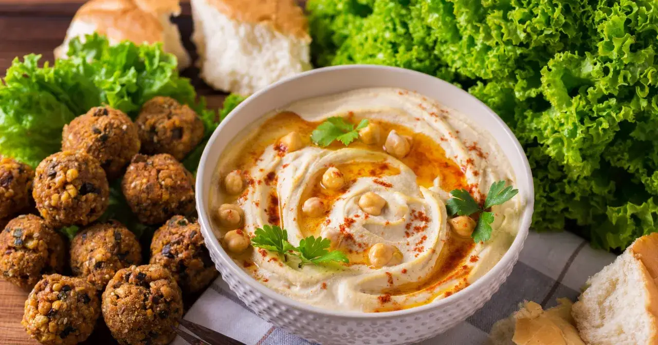 Ile kalorii ma hummus? Zaskakujące wartości odżywcze, które musisz znać