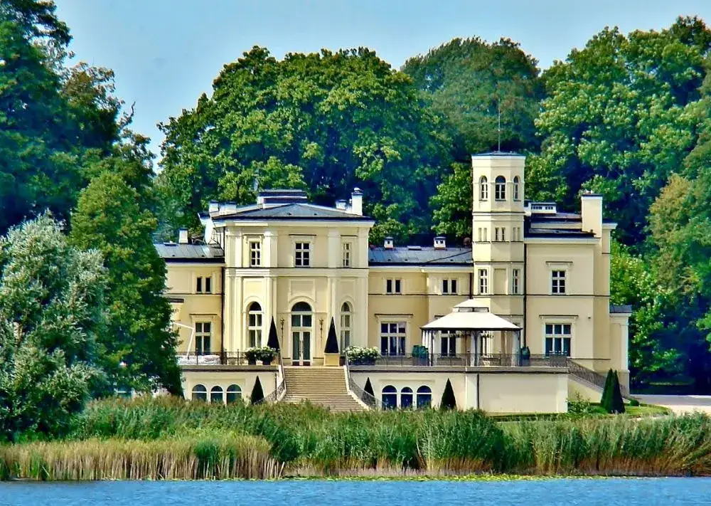 Fascynujący pałac w Łącku - niezwykła perła architektury Mazowsza