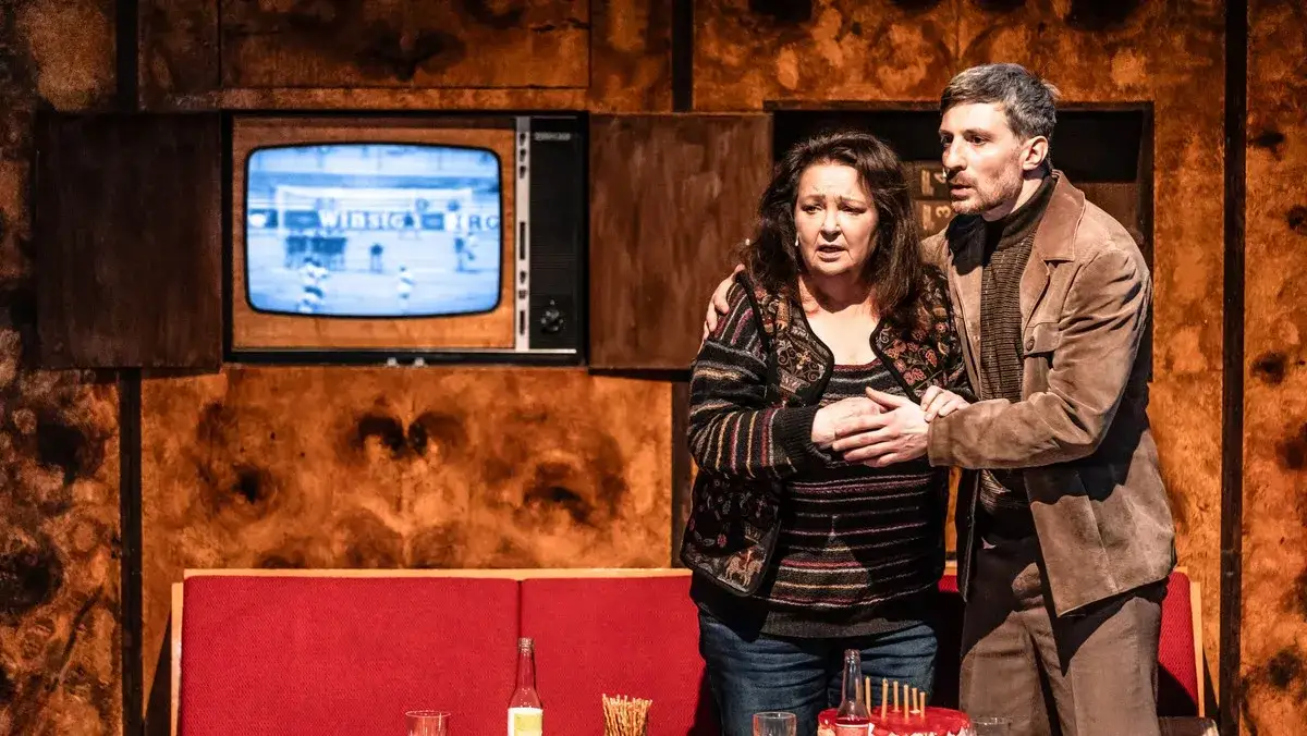 Szewcy spektakl: odkryj głębię tematów i najnowsze inscenizacje