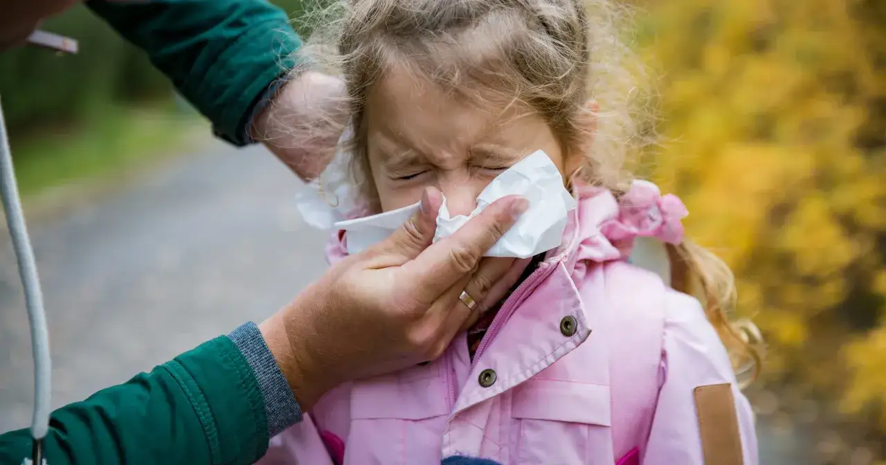 Katar u dziecka: Skuteczne leczenie w domu i kiedy do lekarza?