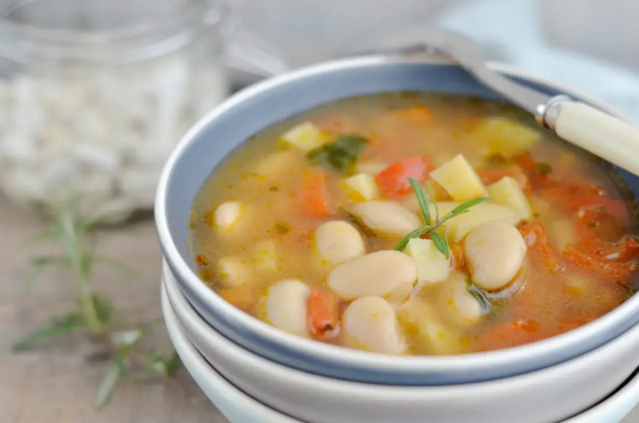 Jak doprawić zupę fasolową, by zyskała wyjątkowy smak?