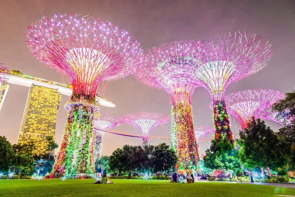 Ile trwa lot z Warszawy do Singapuru? Sprawdź czas podróży i więcej