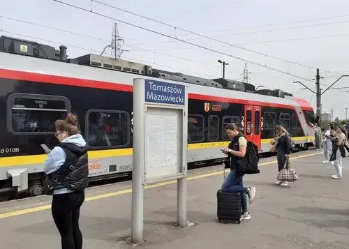 Pociąg Tomaszów Maz. Opoczno: Jedyny dworzec, rozkład, bilety i pułapka!