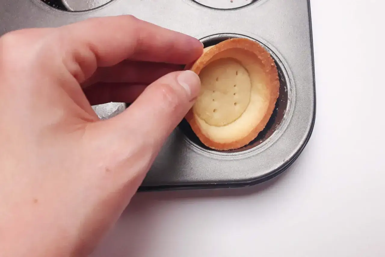 Nigdy więcej przywartych babeczek! Wyjmij je z formy metalowej