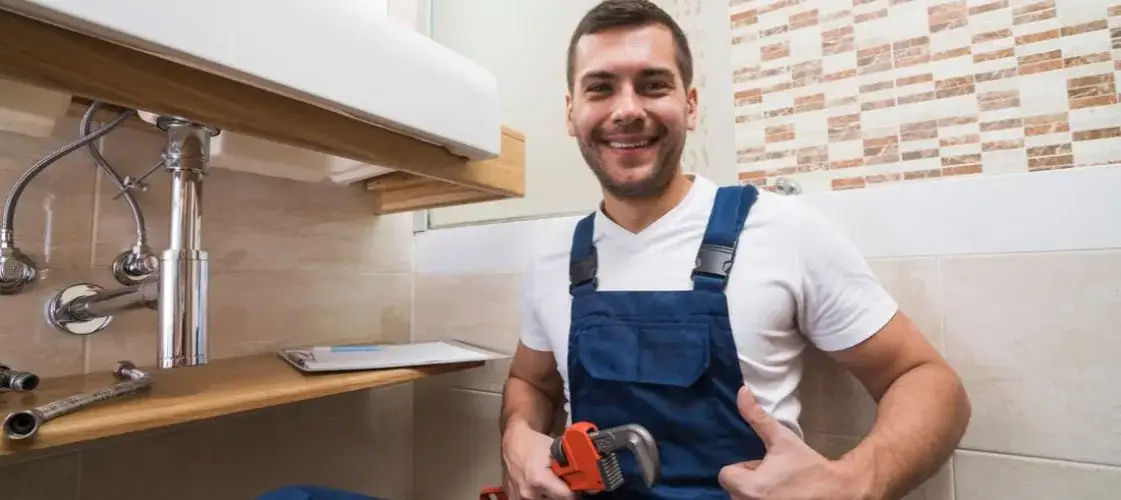 Hydraulik: Studia inżynierskie? Droga do projektów i wyższych zarobków