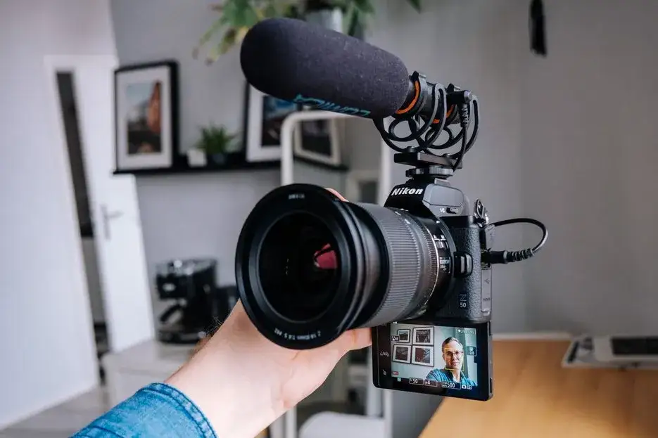 Lustrzanka do nagrywania wideo: Jaki model wybrać? Poradnik