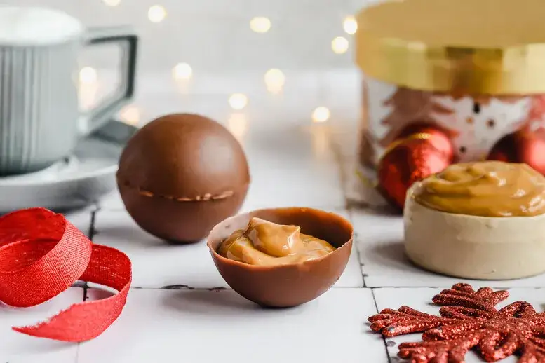 Jak zrobić czekoladowe kule na tort - proste przepisy i triki