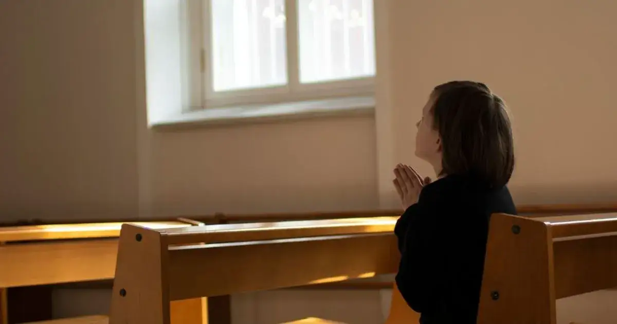 Jakie są wspólnoty w kościele i jak wpływają na duchowość wiernych