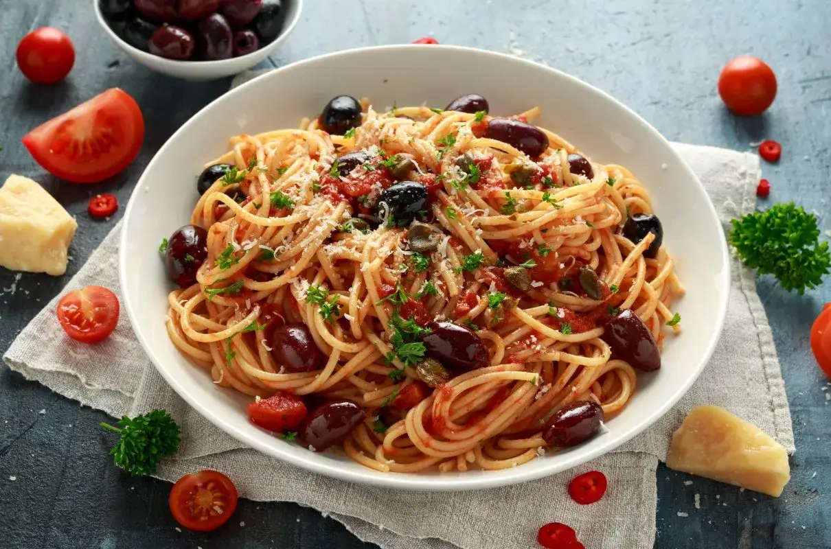 Spaghetti alla puttanesca przepis: prosty sposób na wyjątkowy smak