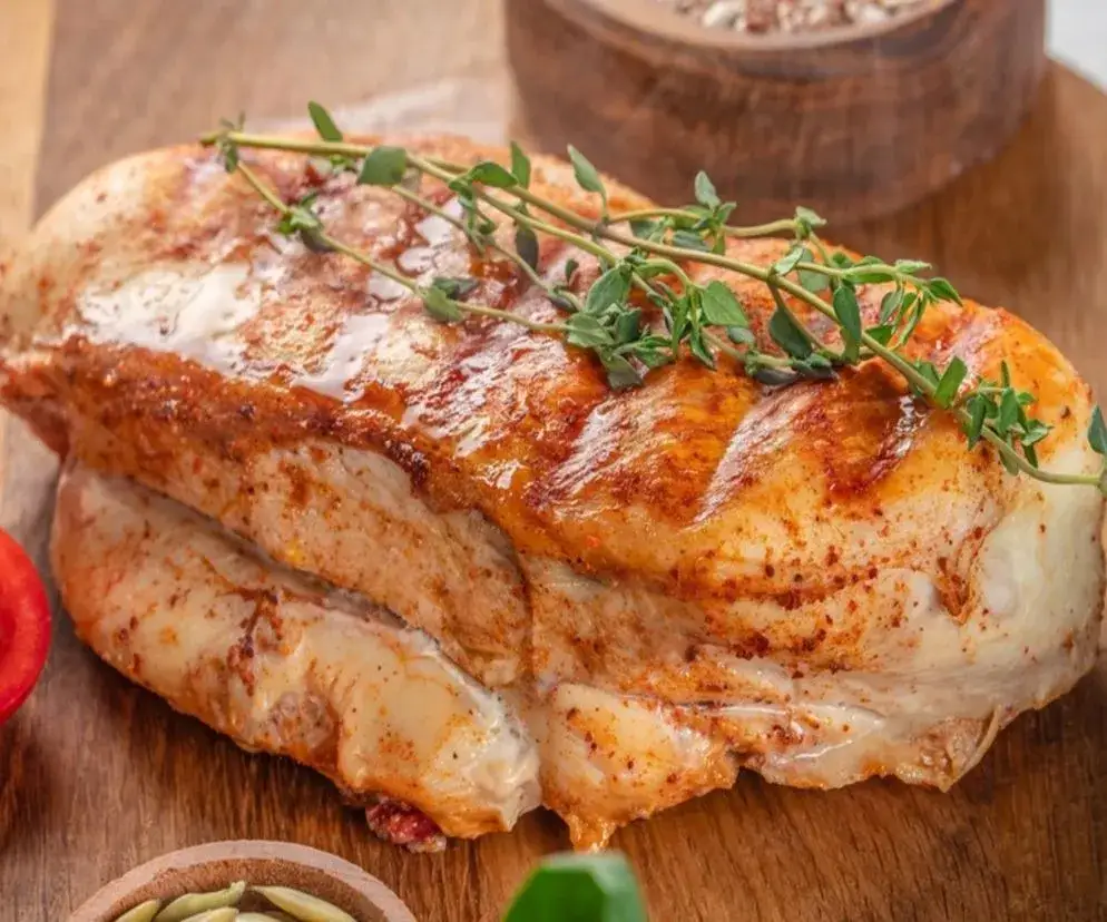 Jak zrobić soczysty indyk na obiad? Sprawdzone przepisy i triki!