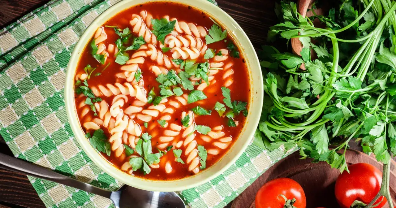 Czy zupa pomidorowa jest zdrowa? Poznaj fakty i korzyści