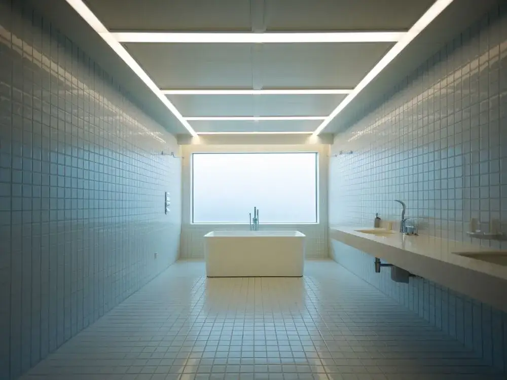 Ile światła do łazienki? Uniknij błędów, stwórz idealny klimat