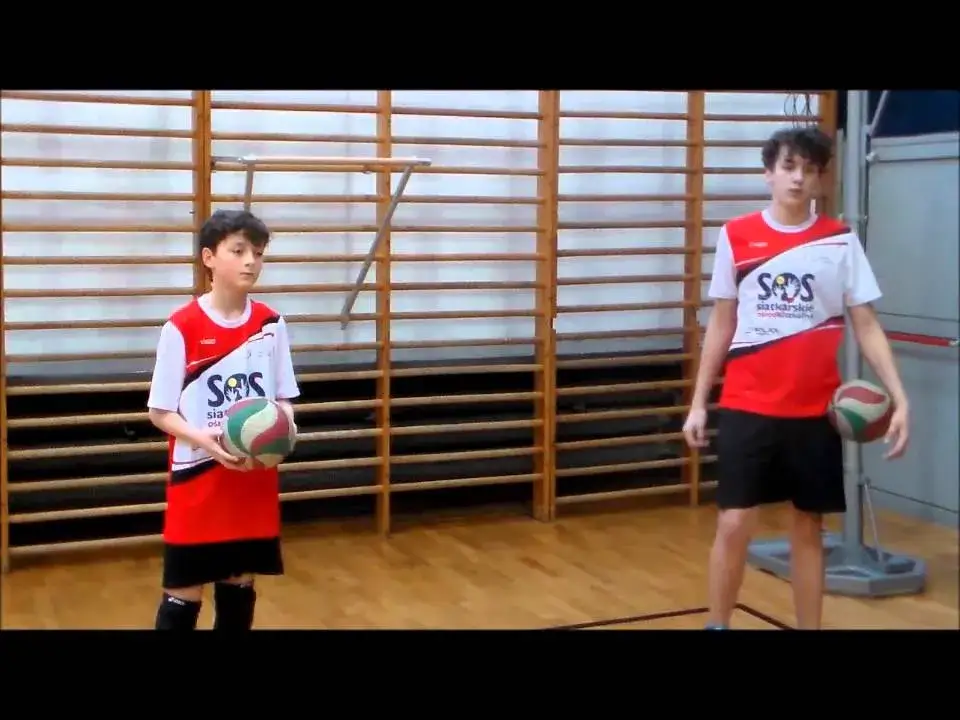 Siatkówka: Opanuj odbicie dolne i górne graj jak ekspert!