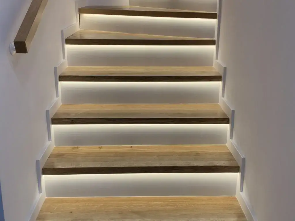 Czym myć schody drewniane lakierowane, aby ich nie uszkodzić?