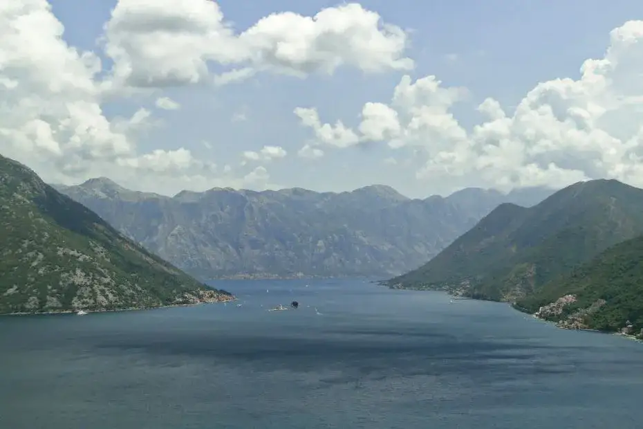 Gdzie nocleg w drodze do Czarnogóry? Sprawdź tanie opcje i porady