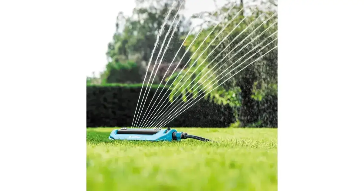 Jak działa zraszacz wahadłowy? Odkryj tajniki jego działania i zalety