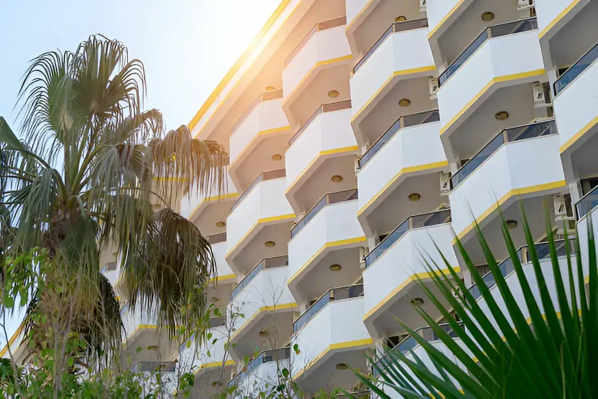 Jak liczyć noclegi w hotelu? Doba hotelowa bez tajemnic!