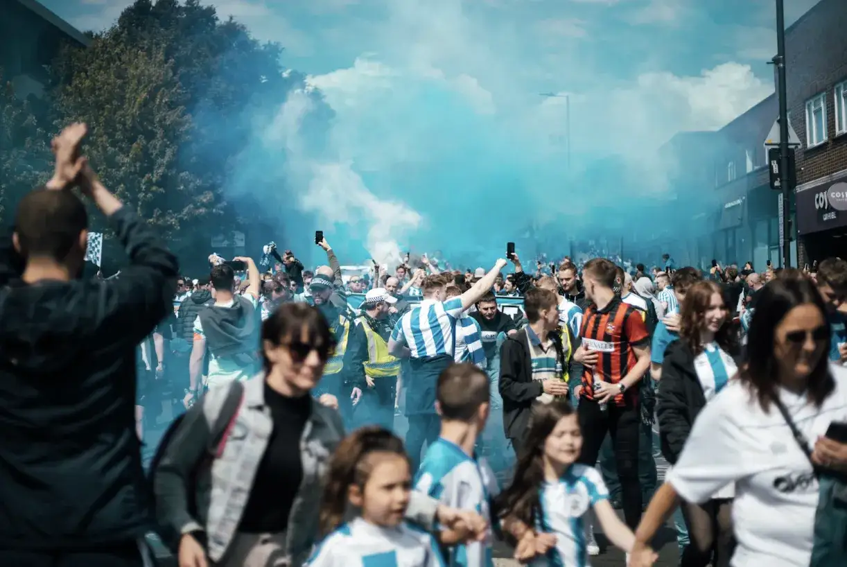 Rozłam pokoleń: jak zmieniały się wartości w ruchu fanowskim na przestrzeni 30 lat