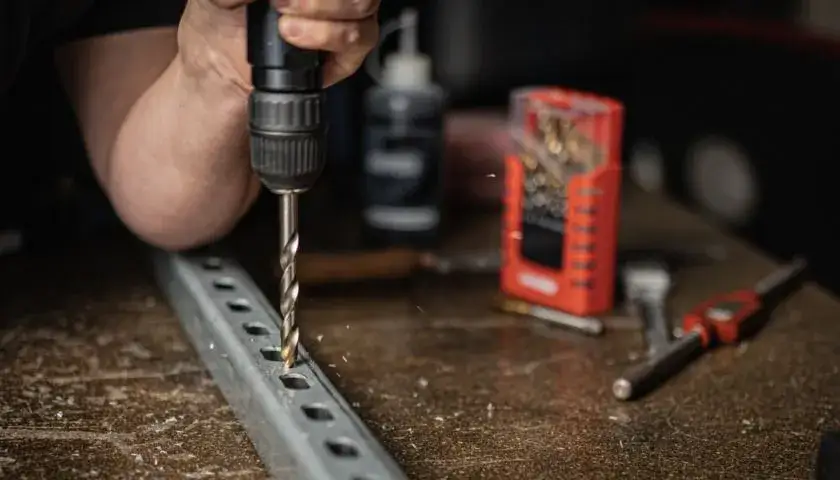 Wiertło tytanowe czy kobaltowe – które wybór oszczędzi czas i pieniądze?