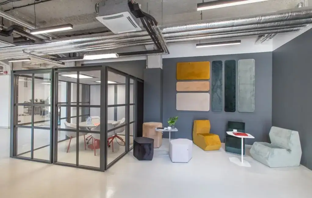 Ile m² na pracownika? Sprawdź normy BHP i przepisy