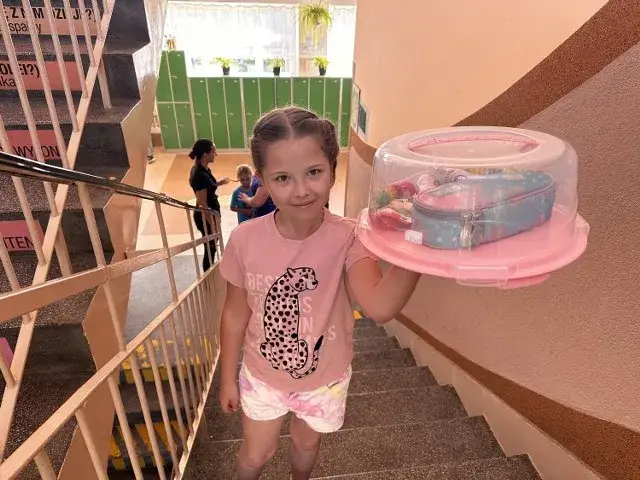 Dzień bez plecaka: W czym przynieść książki? Zaskocz szkołę!