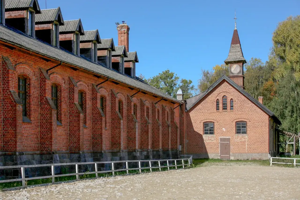 Stadniny koni Legionowo: Przewodnik, ceny, najlepsze stajnie
