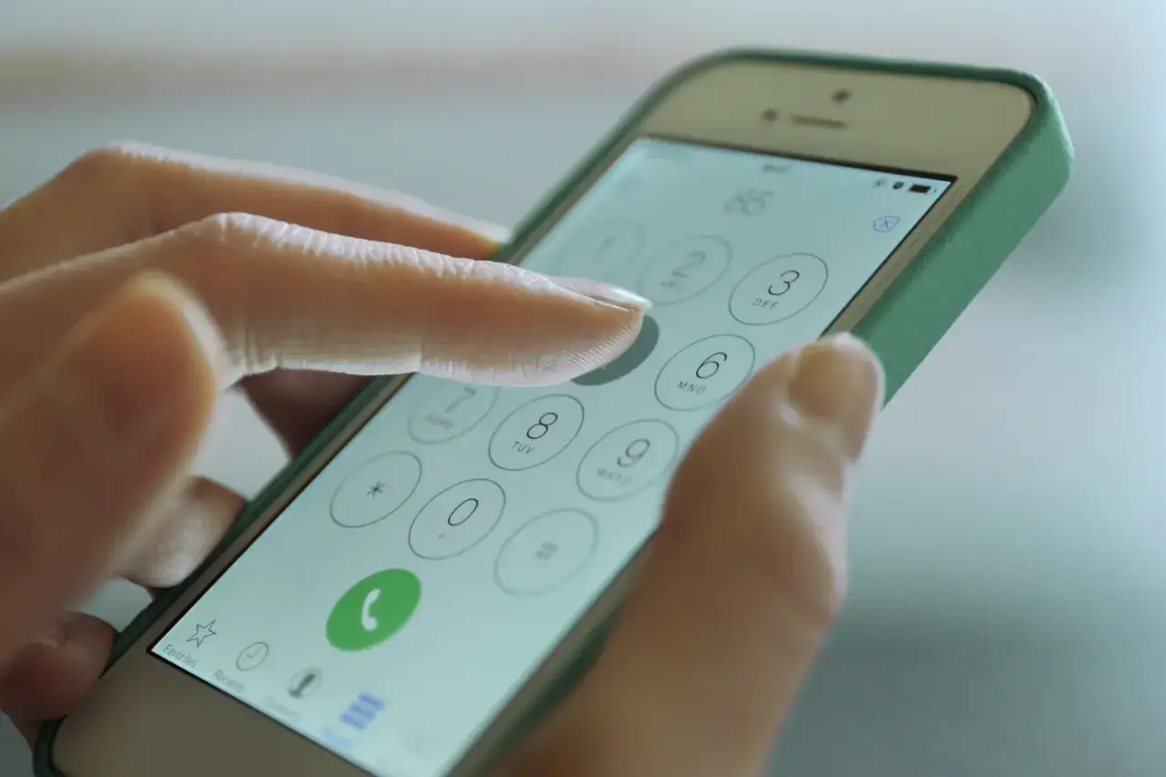 Jak zastrzec numer na iPhone i ukryć swoją prywatność podczas rozmów