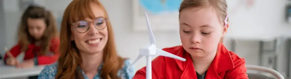 Jak skutecznie wspierać ucznia z niepełnosprawnością intelektualną w stopniu lekkim