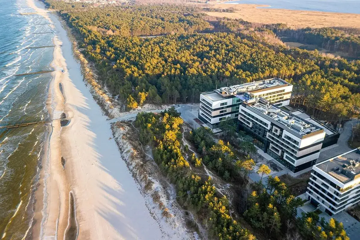 Najlepsze hotele nad jeziorem z plażą - wypoczynek w Polsce