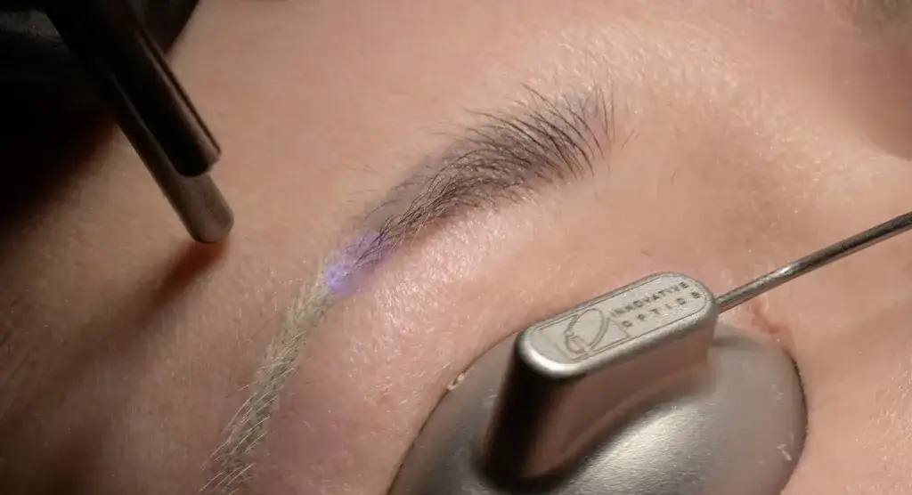 Czy makijaż permanentny usuniesz w 100%? Ekspertka radzi