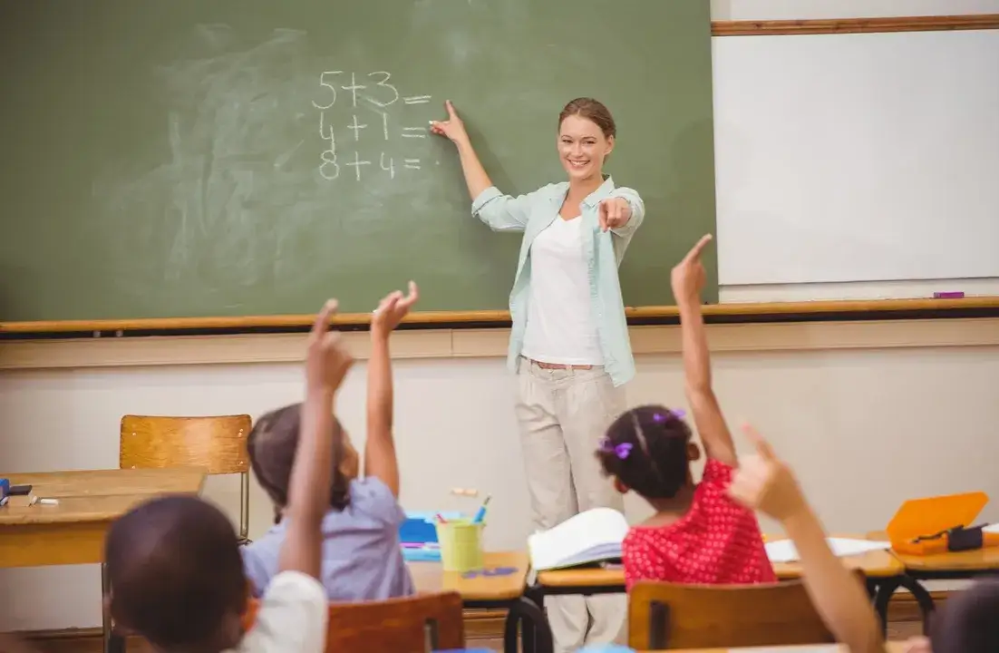 Czy nauczyciel w trakcie studiów podyplomowych może uczyć bez przeszkód?