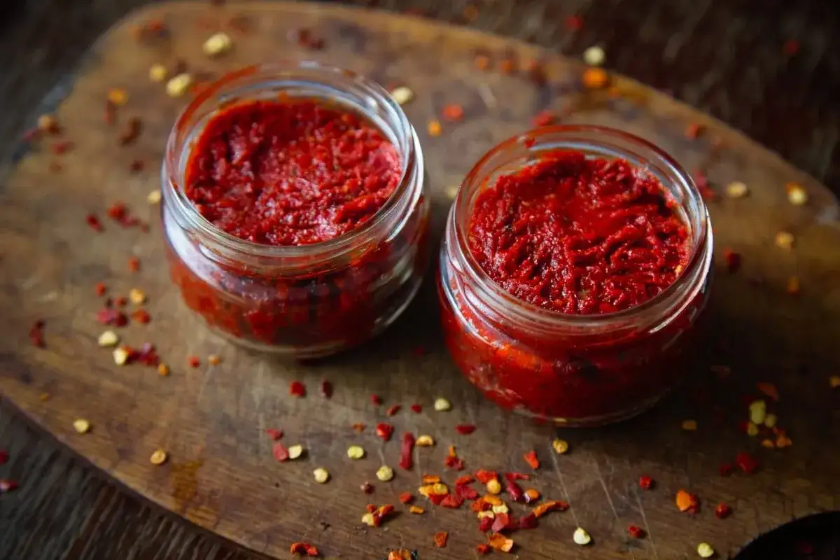 Adżika przyprawa do czego - odkryj jej niezwykłe zastosowania w kuchni