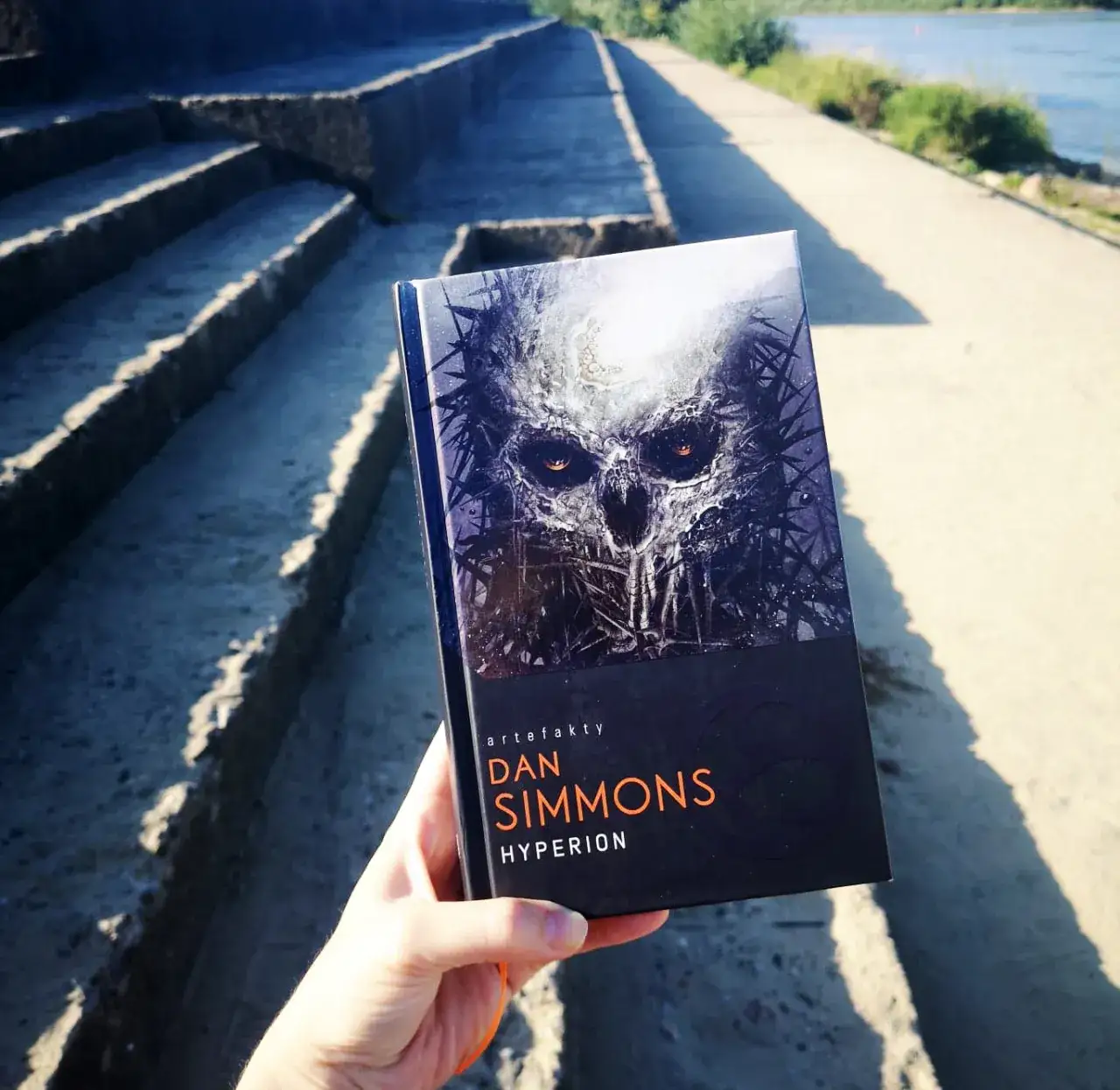 Hyperion co to? Poznaj różne znaczenia i ciekawostki o tytanie